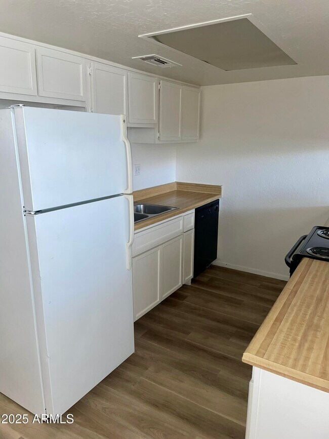 Photo - 2002 E Sweetwater Ave Unit 202