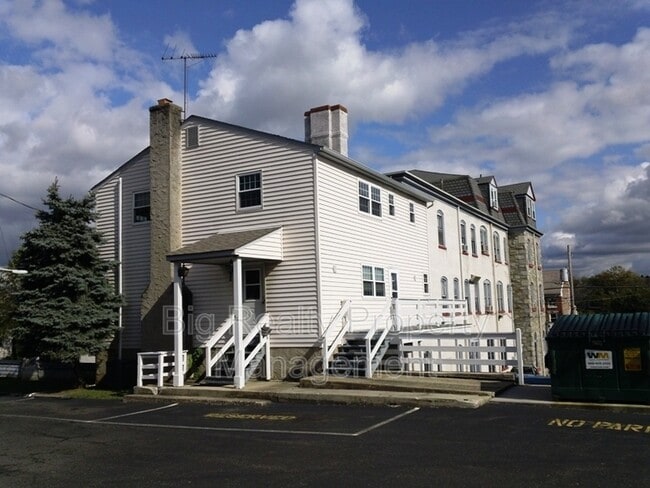 Building Photo - 88 N Main St Rental
