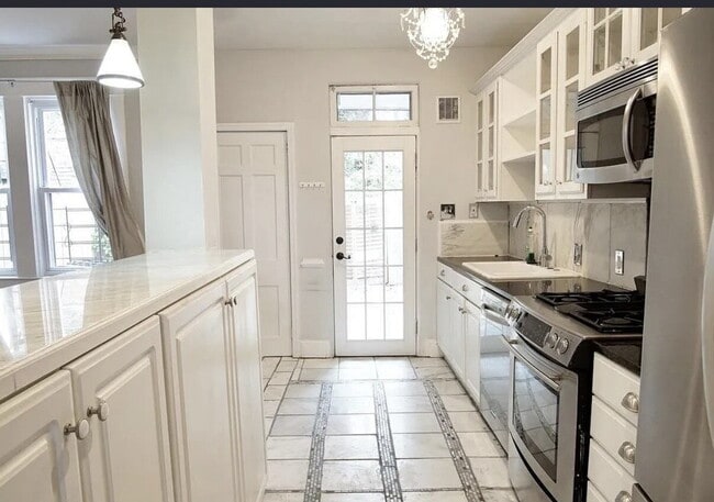 Fabulous 3BD/1BA/2HBA Townhome in Baltimore