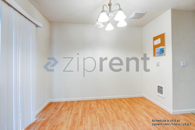 Photo - 2729 Rossiter Ln