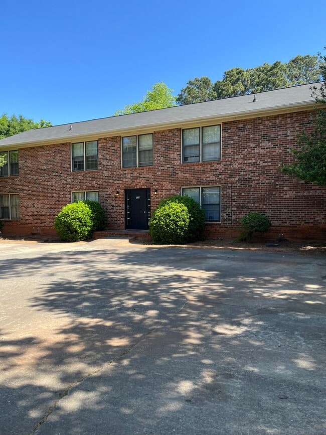 Photo - 2BR/ 2Bath on Eastside! Available end of July 2026