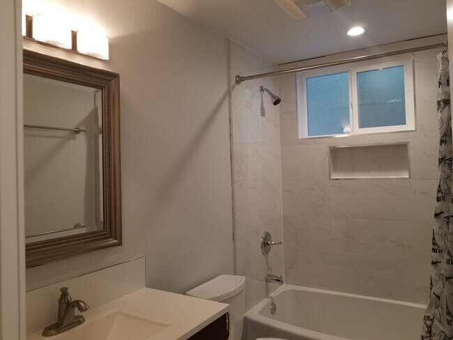 Baño completo con suelo radiante - 4070 149th Ave SE Unidad 4070 149 th Ave SE