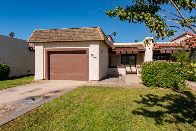 Photo - 514 W 37th St