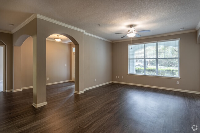 3BR, 2BA - 1,676 SF