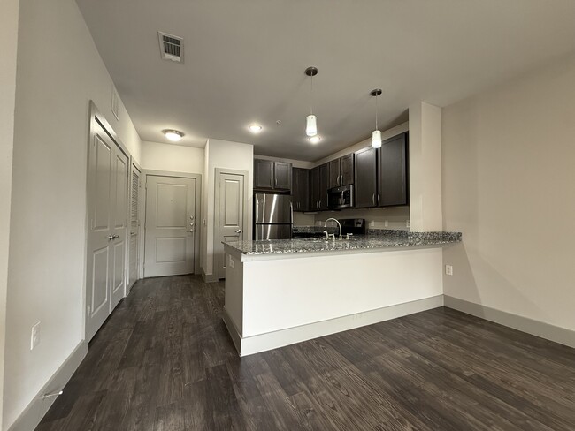 Photo - 1102 Treeta Trl