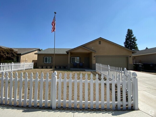 Building Photo - Newer home for rent in Visalia