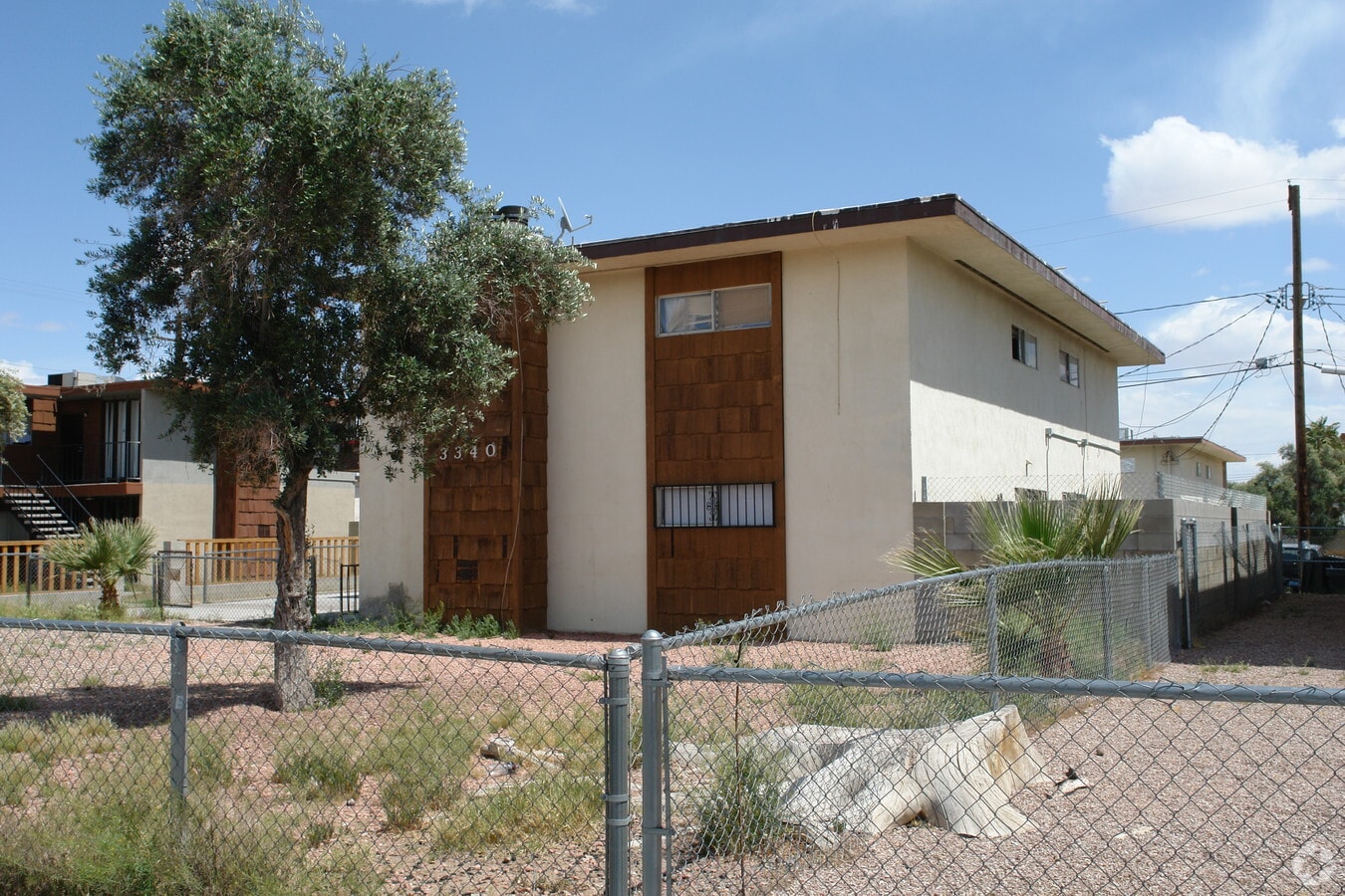 Photo - 3340 Athens St