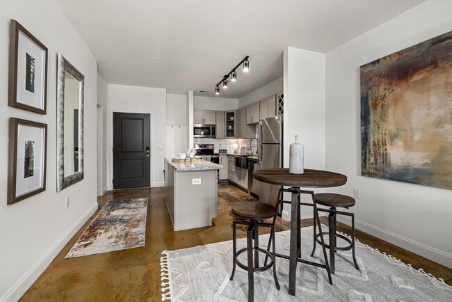 Photo - Comet Garner