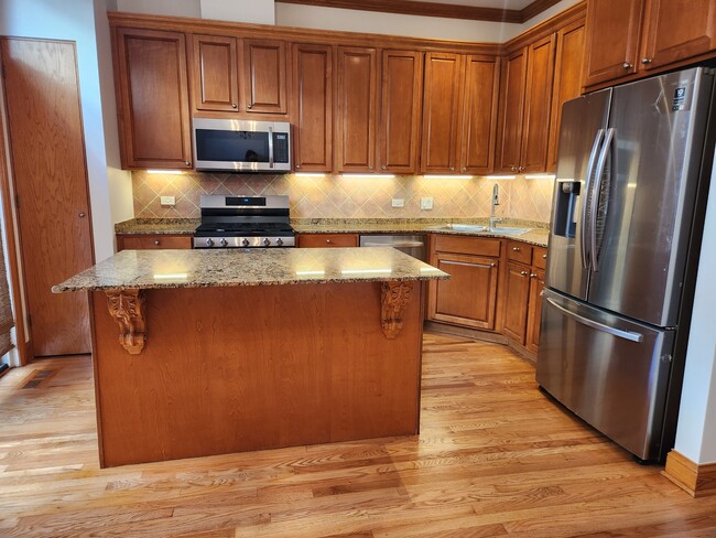 Kitchen - 849 W Ohio St Townhome