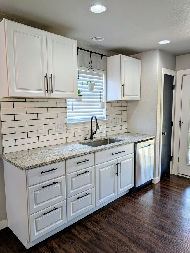 Photo - 2858 Wyoming St