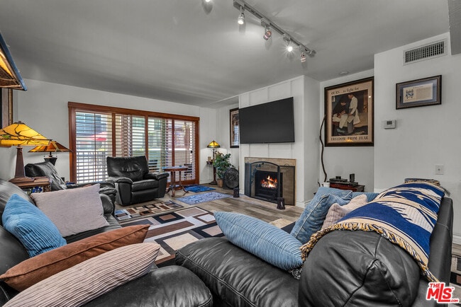 Photo - 5334 Lindley Ave Unit 109