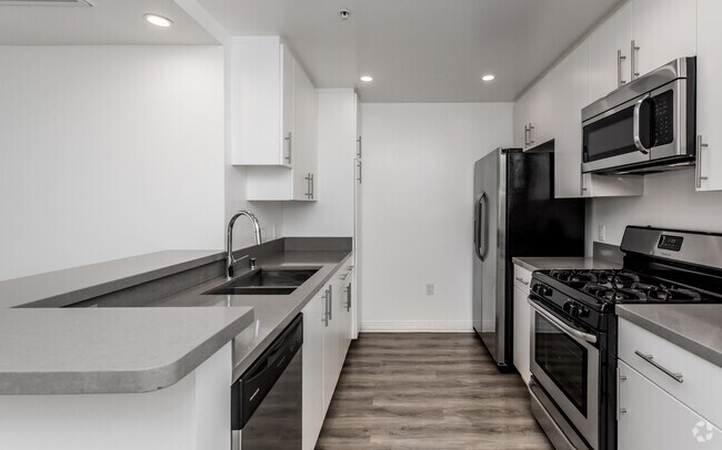 2BR, 2BA