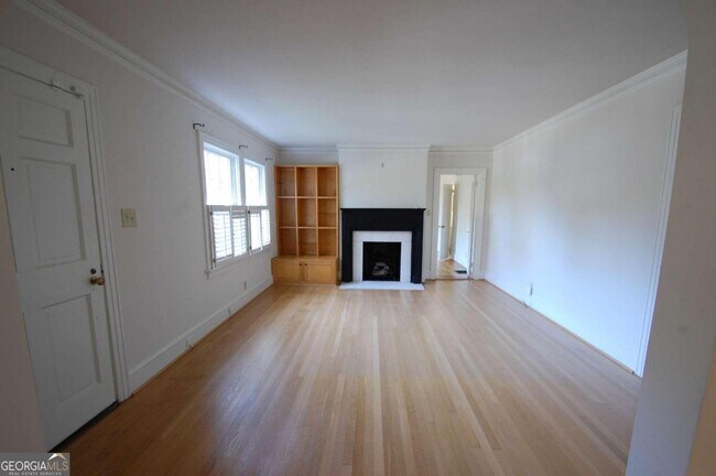 Photo - 3347 College St