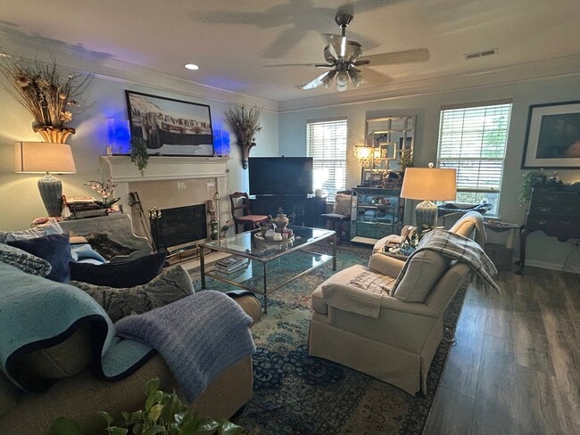 Photo - 1525 Royal Colony Rd