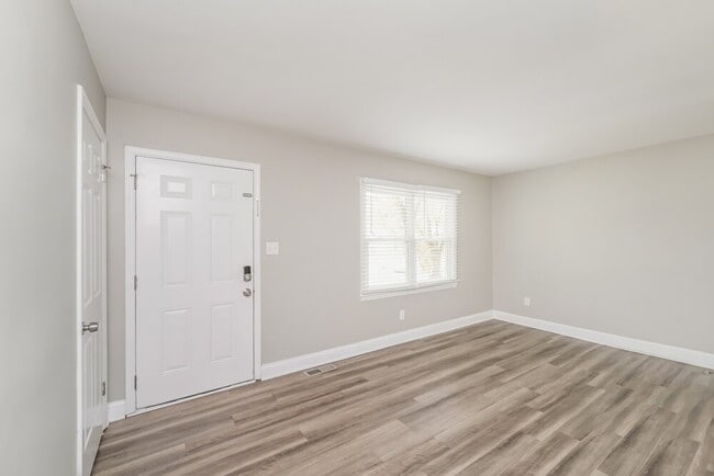 Photo - 617 Dunbrook Ln