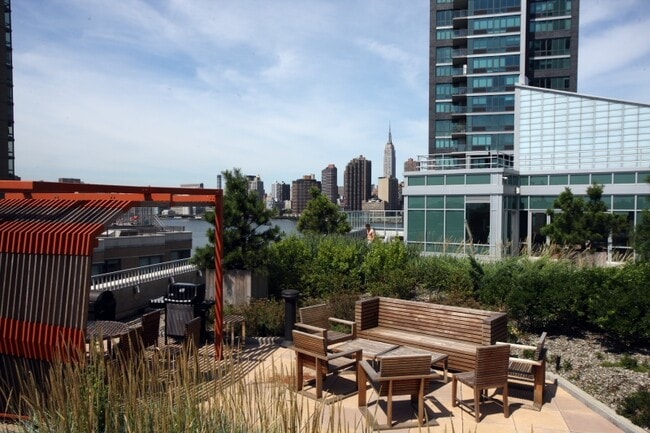 Photo - 4705 Center Boulevard