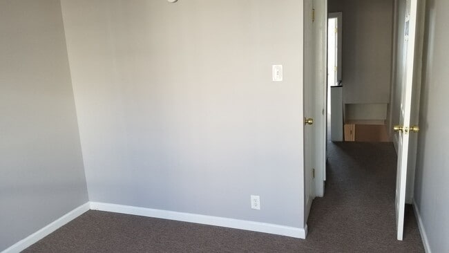 Photo - Immaculate Unit - Oak Lane