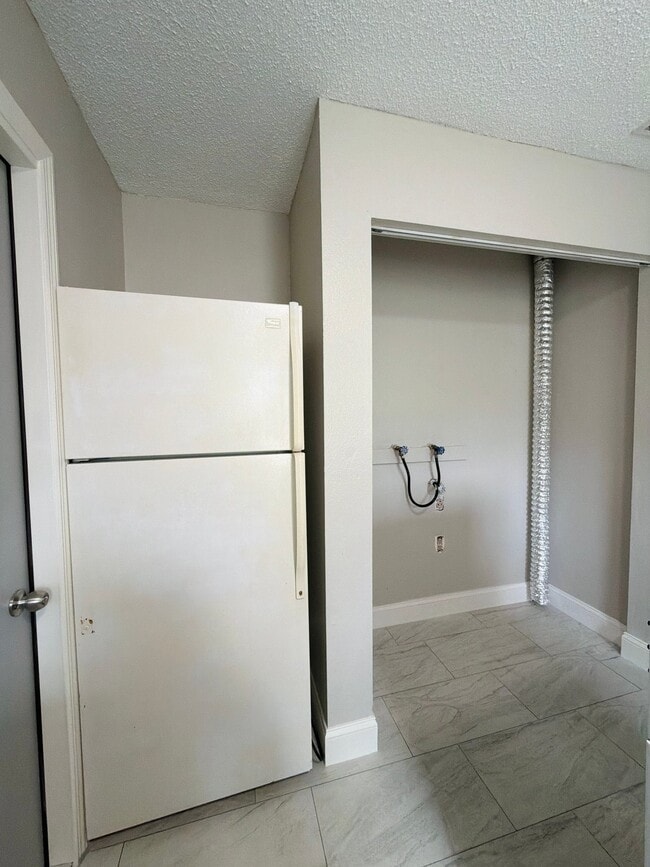 536 Pinewood Ave Unit 2