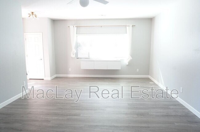 Photo - 826 W Harvest Rd