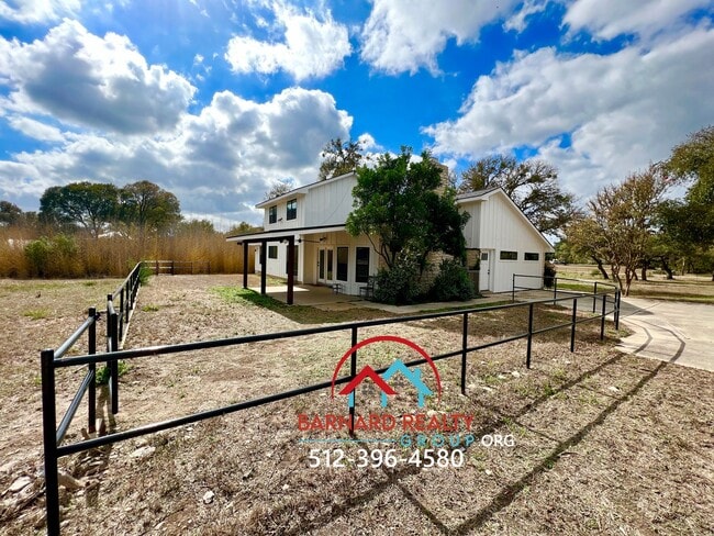 Photo - Country Living At It's Finest!