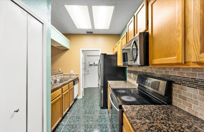 Photo - 9135 Deer Vlg