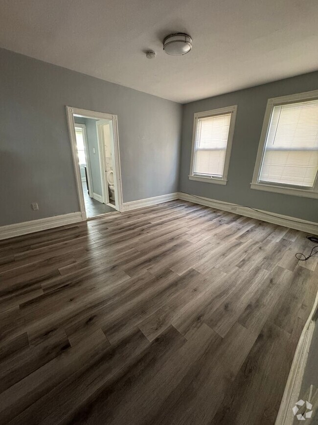 Building Photo - 301-303 Dover St Unit 1 Rental
