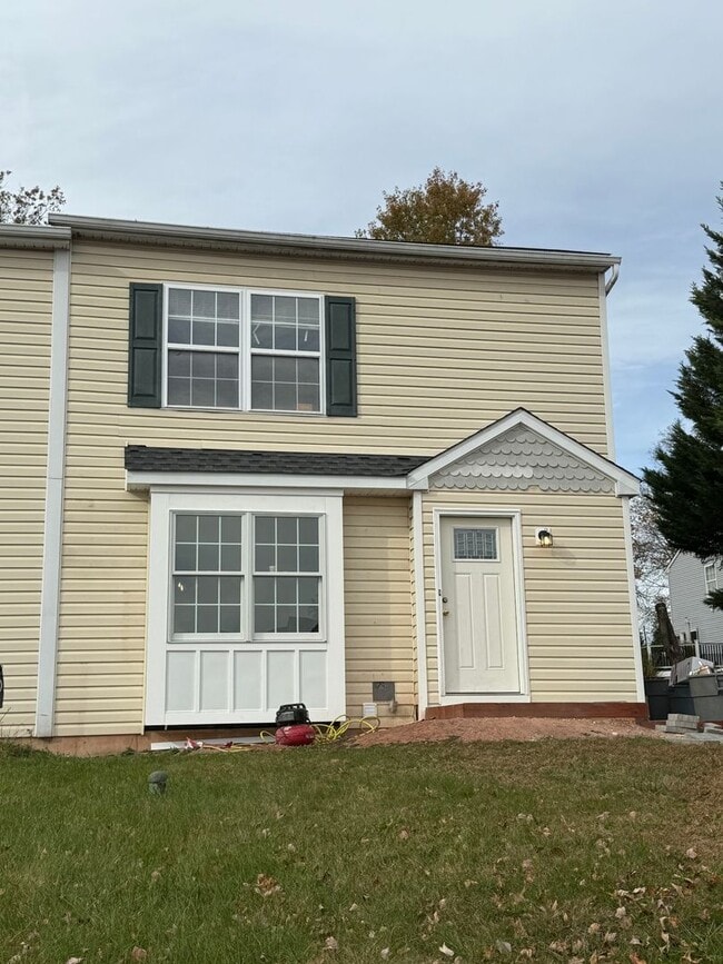 Building Photo - Collegeville 3 Bed / 1.5 Bath Twin Home