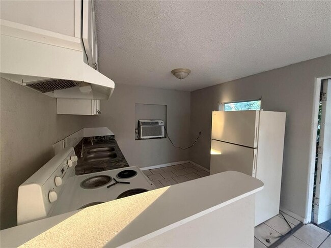 Photo - 3125 Ave S NW