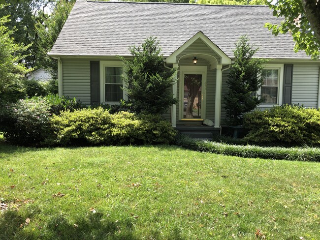 Photo - 873 Highland Ave NW