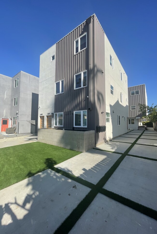 Photo - 1269 W 36th St Apartments Unit 1271