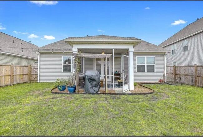 Photo - 405 Bering Ln