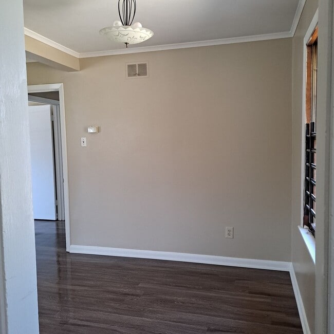 Photo - 2160 St Elmo Ave