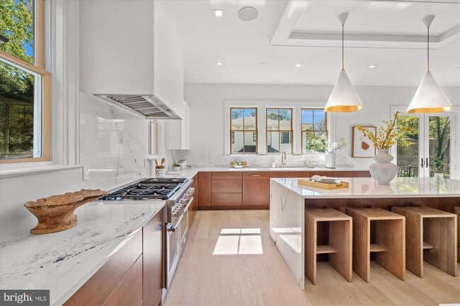 Photo - 5022 Cathedral Ave NW