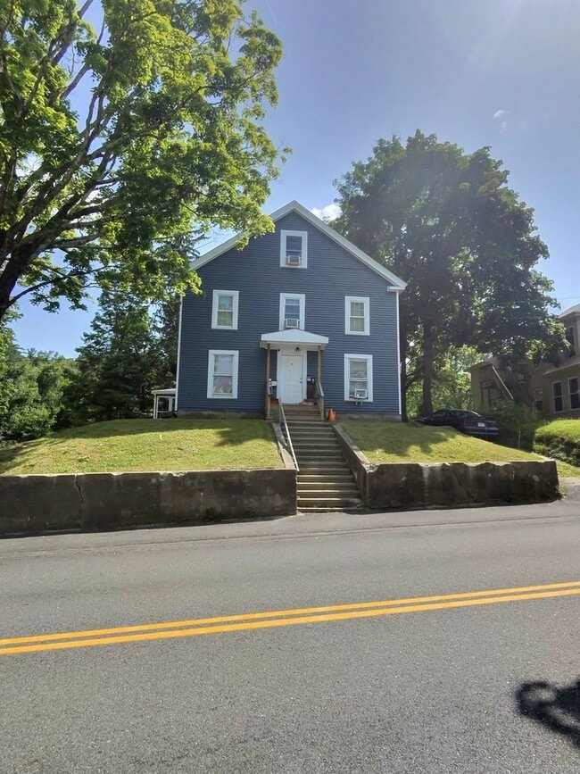 Building Photo - 1181 Chestnut St Unit 4