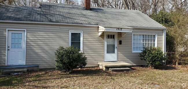 Building Photo - 2 Bedroom 1 Bathroom House!