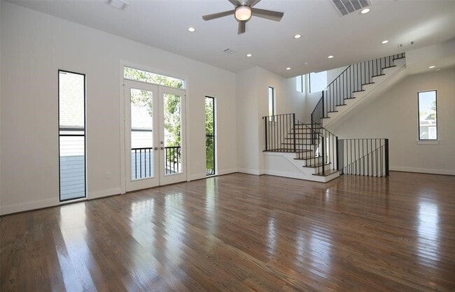 Photo - 820 W 22nd St