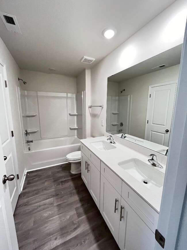 Photo - 1112 Broholmer Ln