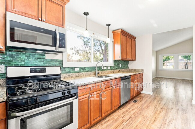 213 Cardinal Ln