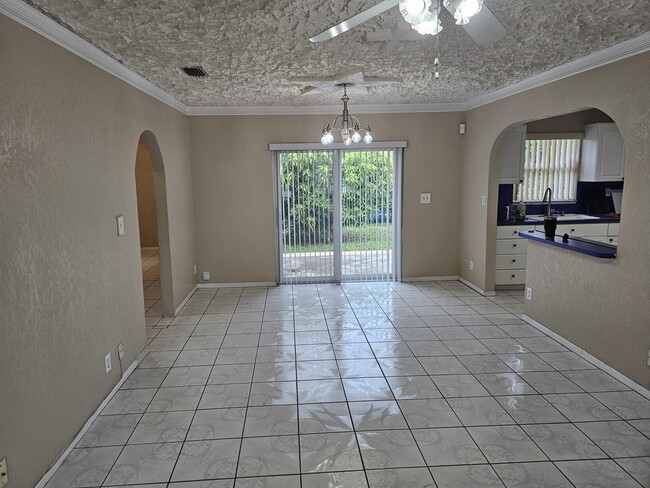 Photo - 891 NW 34th Way House