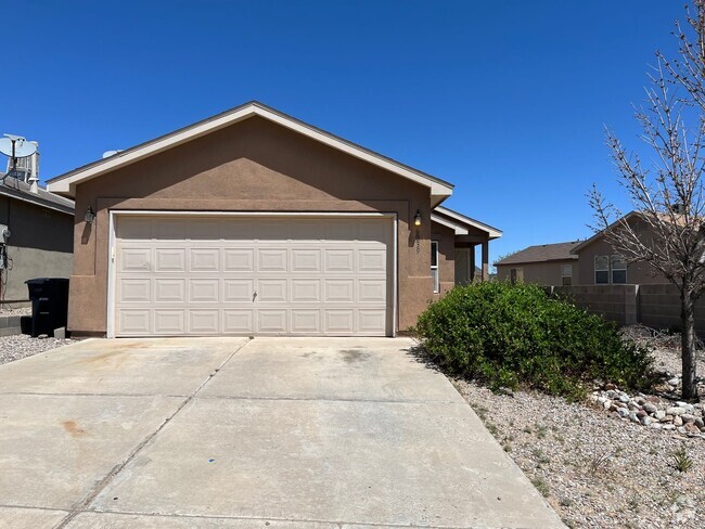 Building Photo - Cozy 3 Bedroom 2 Bathroom Home In The NW!