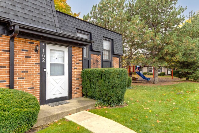 Photo - 162 W Inverrary Ln