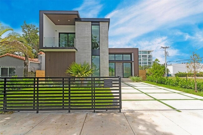 Photo - 630 NE 82nd St