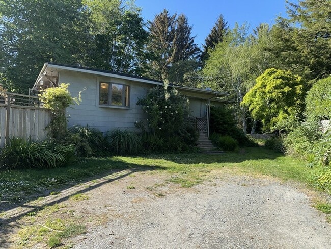 2000+ sf home is in a great location, pet ... - 2000+ sf home is in a great location, pet ...