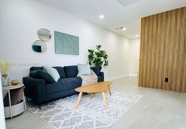 Building Photo - 4708 SW 33rd Ave Unit 4708