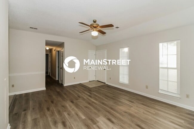 Photo - 3 Bedroom Pet-Friendly Home in memphis, TN with Main Street Renewal