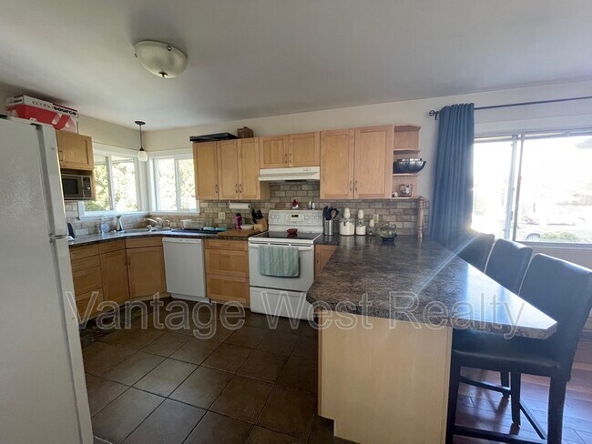 Photo - 1291 Kelglen Crescent