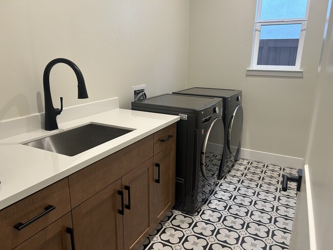 Photo - 3572 Panorama Dr