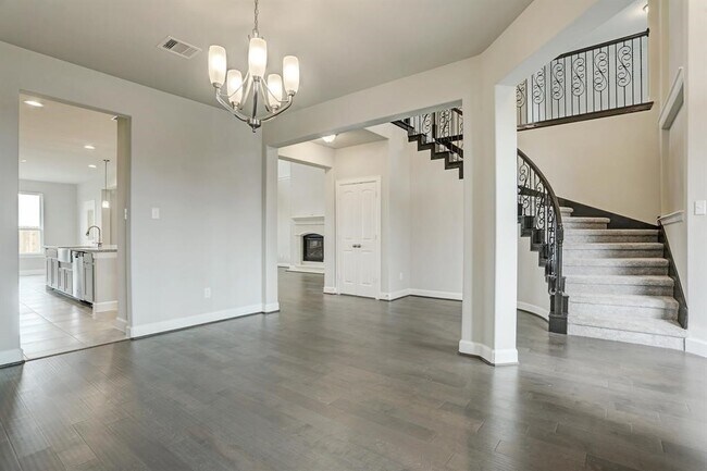 Photo - 12923 Lott Ave