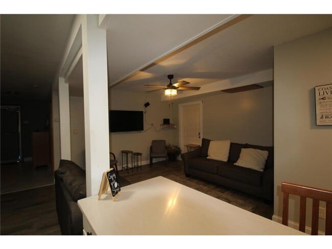 Photo - 401 W Main St