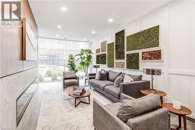 Photo - 1880 Gordon St Unité 101